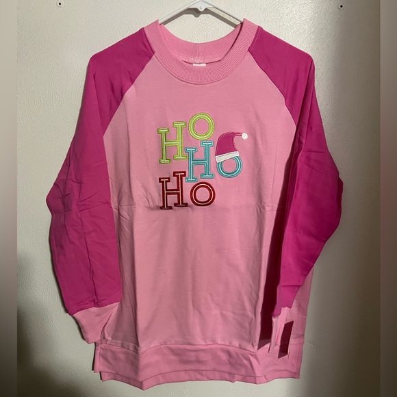 Ricrac & Ruffles Tops - RICRAC‎ & RUFFLES Classic Ho Ho Ho Embroidered Crewneck Pink Blue Green Wms Sz M
